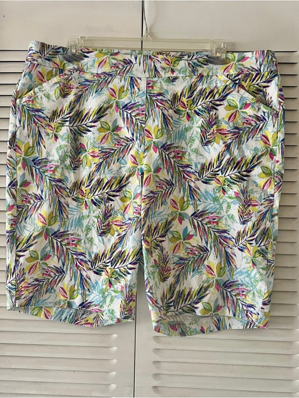 Coral Bay Woman Tropical Leaf Print Women’s Shorts — Multicolor